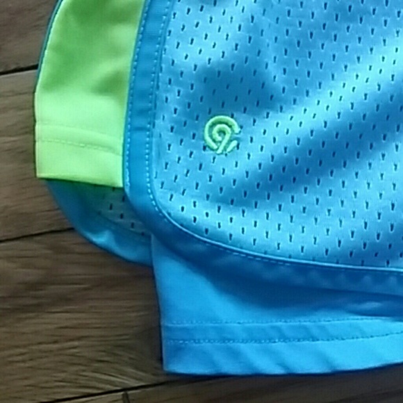 Athletic shorts - Picture 2 of 3